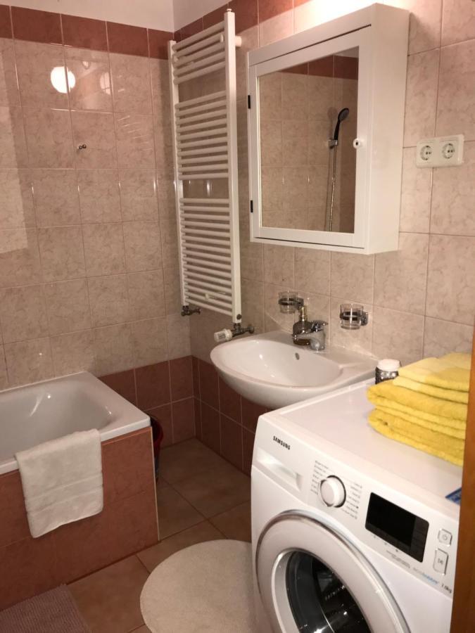 Downtown Rose Garden Apartments Whit Garage Opcional Будапеща Екстериор снимка